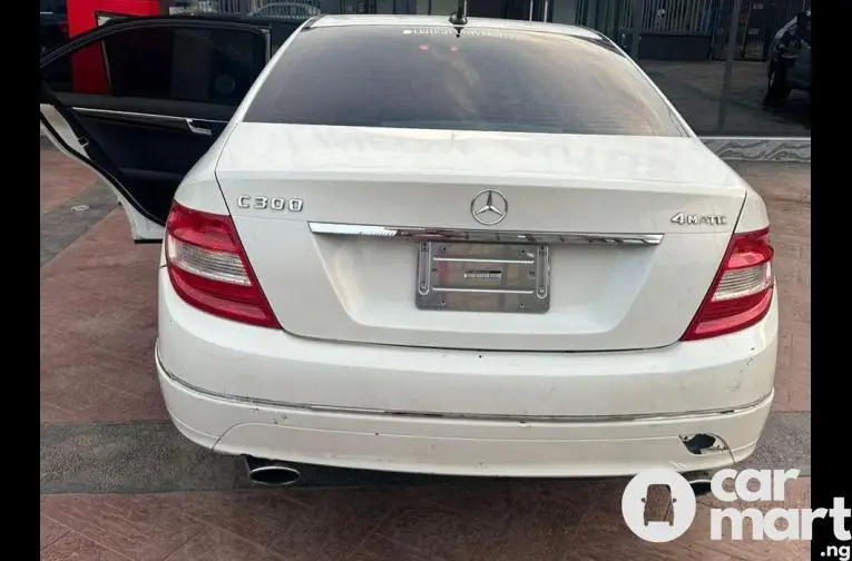 Used 2010 Mercedes Benz C300 - 4/5