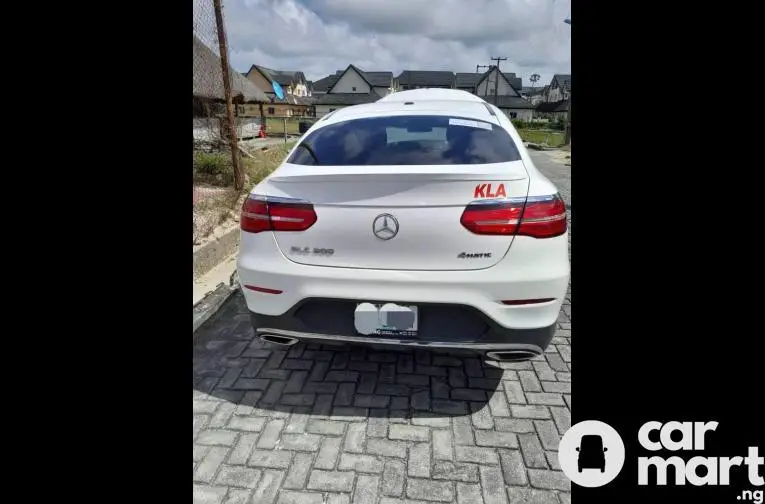 2019 Mercedes-Benz GLC 300 - 1