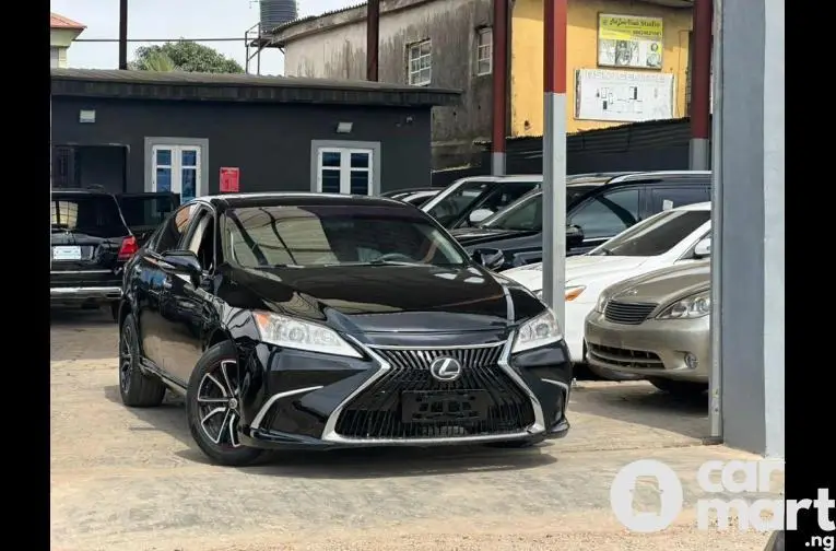 REGISTERED LEXUS ES350 2011