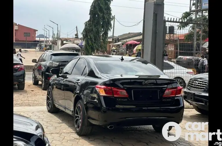 REGISTERED LEXUS ES350 2011