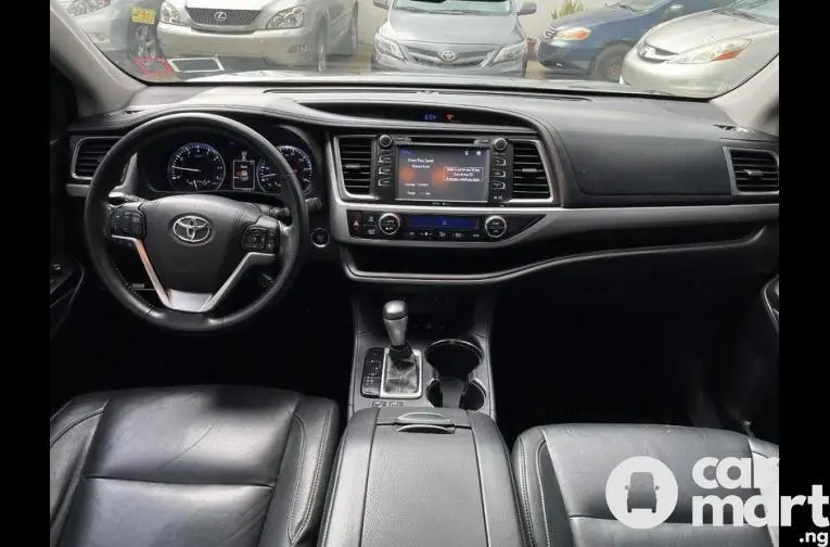 Foreign Used 2015 Toyota Highlander XLE - 2/5