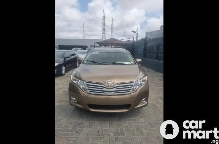 Tokunbo 2010 Toyota Venza - 3/5