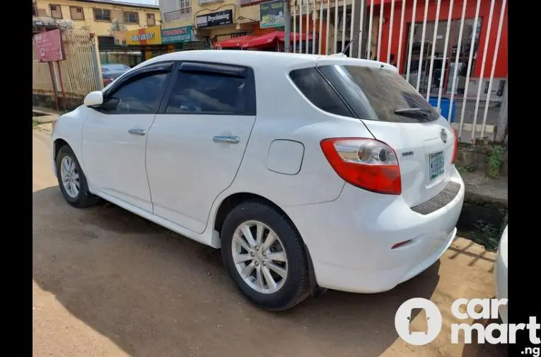 Used 2010 Toyota Matrix - 2/5