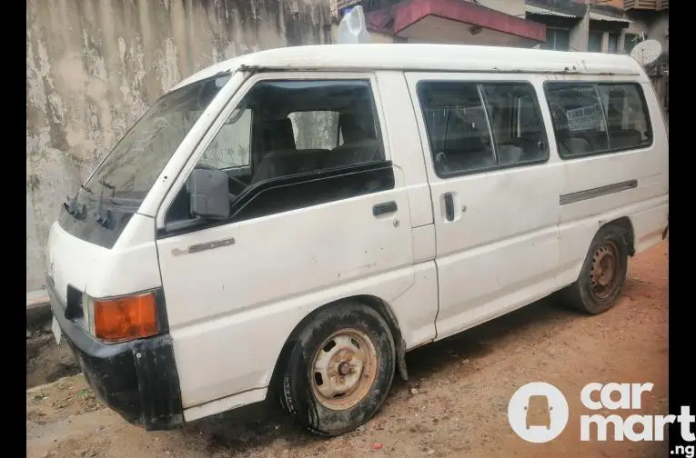 Nigerian Used Mitsubishi L400 2000 White Bus - 1/5