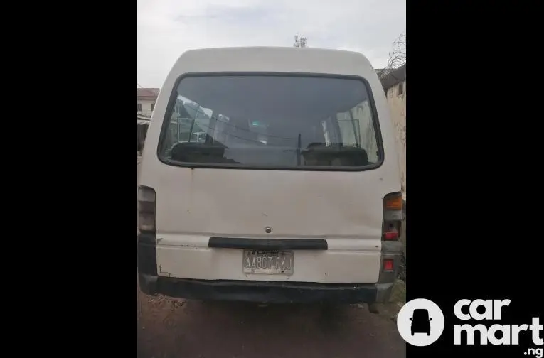 Nigerian Used Mitsubishi L400 2000 White Bus - 2/5