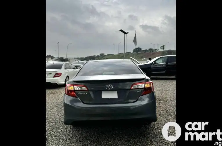 2013 TOYOTA CAMRY SE - 4/5