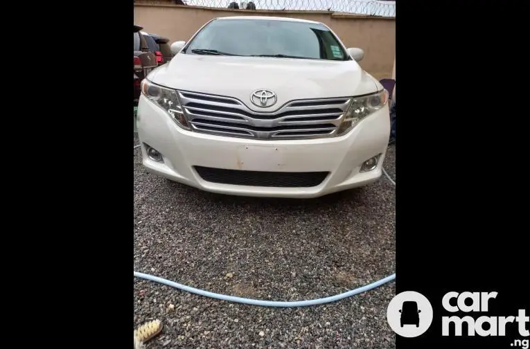 Few Months Used 2010 Toyota Venza - 1/5