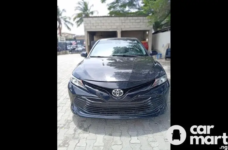 Direct foreign Used 2020 Toyota Camry Le - 1/5