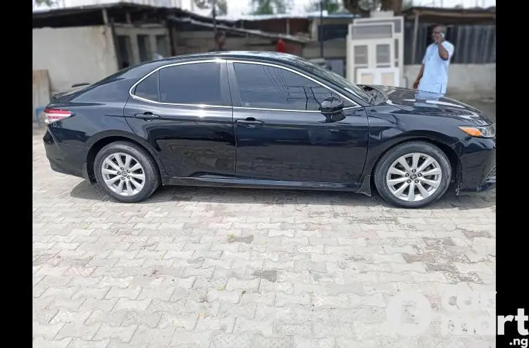 Direct foreign Used 2020 Toyota Camry Le - 4/5