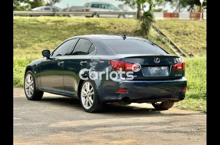 SUPER CLEAN 2009 LEXUS IS350