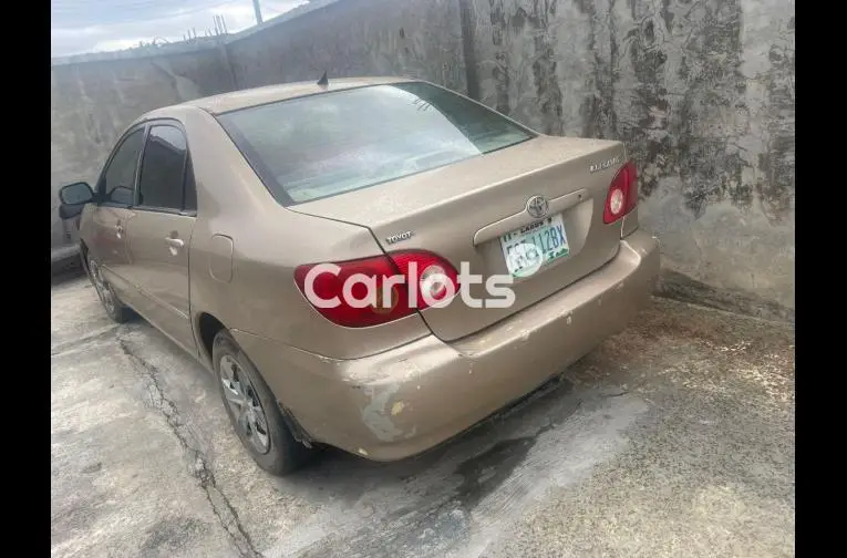 Toyota Corolla 2003 model - 2/5