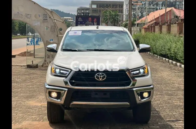 DIRECT FOREIGN USED 2020 TOYOTA HILUX - 1/5