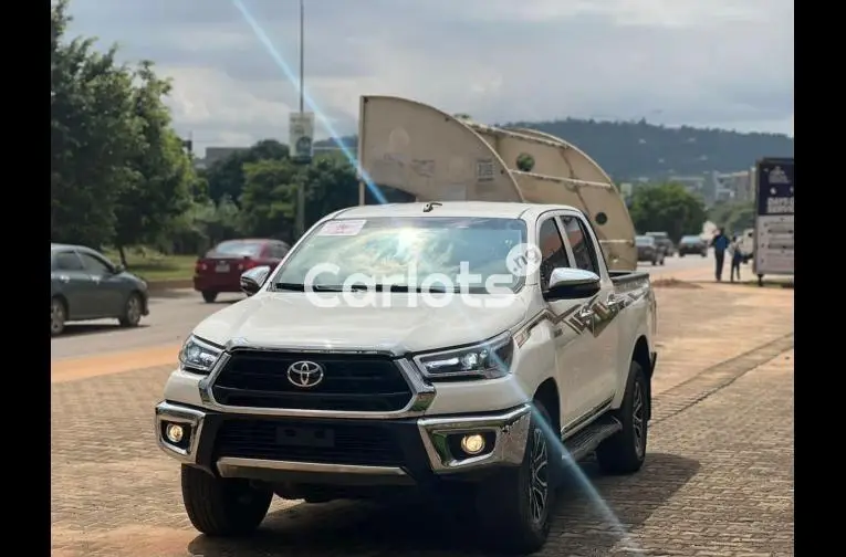 DIRECT FOREIGN USED 2020 TOYOTA HILUX - 2/5