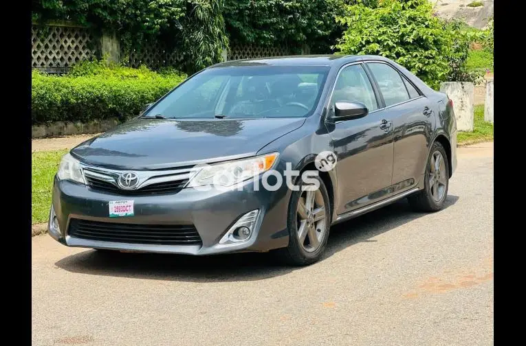 FOREIGN USED 2014 TOYOTA CAMRY - 2/5