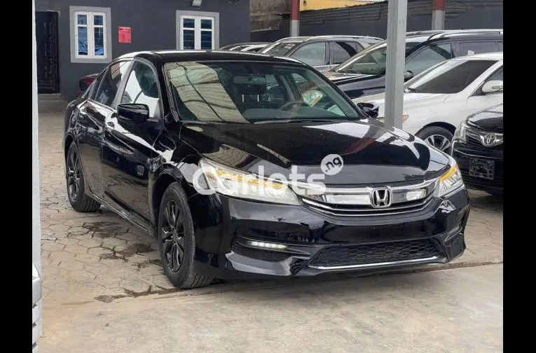 Registered HONDA ACCORD 2017 - 4/5