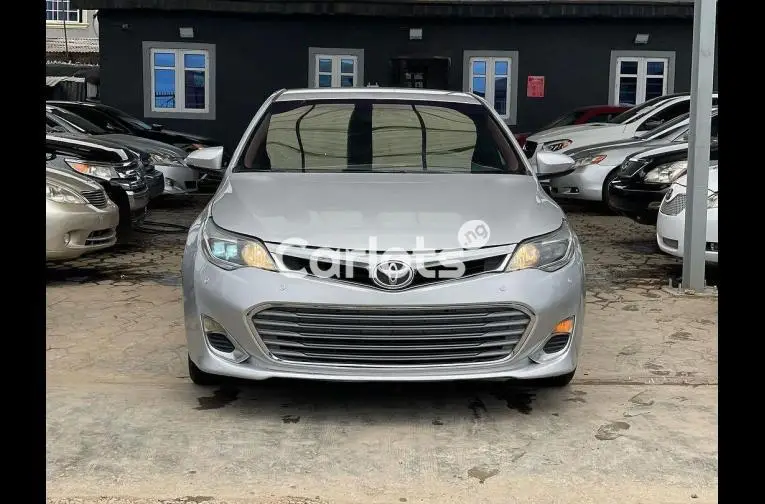 REGISTERED TOYOTA AVALON XLE 2013 - 1/5