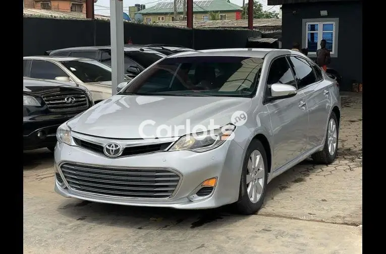 REGISTERED TOYOTA AVALON XLE 2013 - 4/5