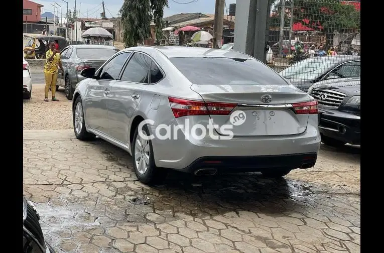 REGISTERED TOYOTA AVALON XLE 2013 - 5/5