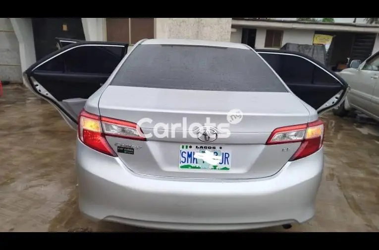 registered Toyota Camry 2010 - 2/5