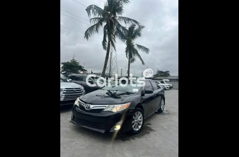 Tokunbo 2012 Toyota Camry XLE - 1/5