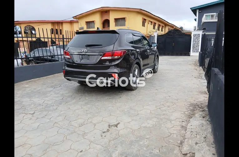 Used Hyundai Santa Fe 2017 - 2/5