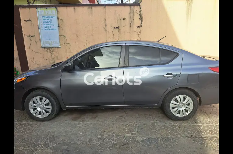 Nissan Versa SV 2017 model - 3/5