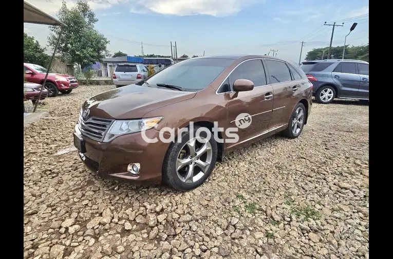 SUPER CLEAN 2010 KEYLESS TOYOTA VENZA - 1/5