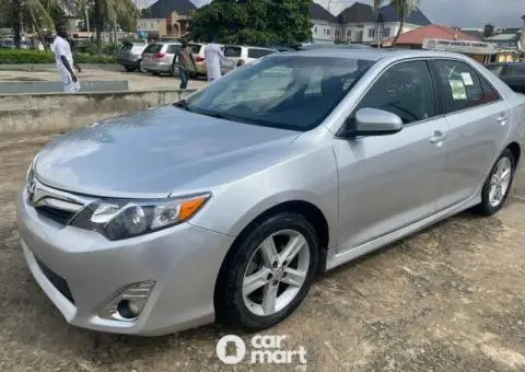 Used 2014 Toyota camry - 2/5