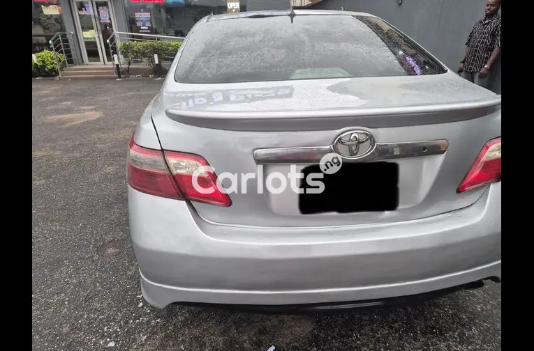 DISTRESS SALE 2009 TOYOTA CAMRY SE - 4/5