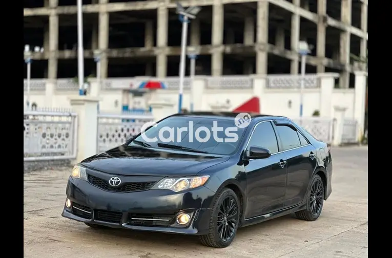 FOREIGN USED 2014 TOYOTA CAMRY SE - 1/5