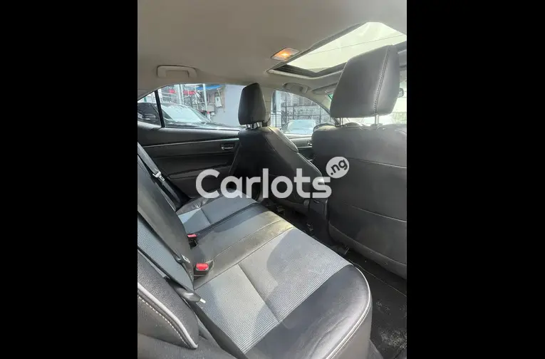 Tokunbo 2014 Toyota Corolla S - 2/5