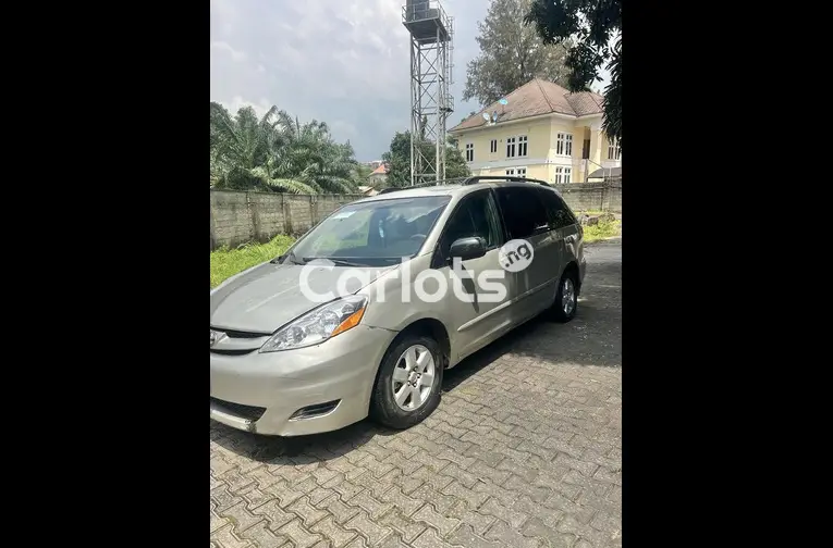 2008 TOYOTA SIENNA