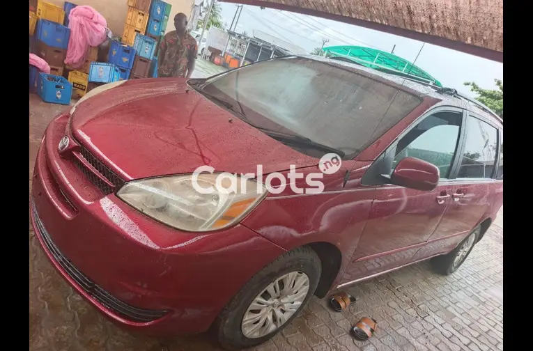 Pre-Owned 2005 Toyota Sienna - 1/5