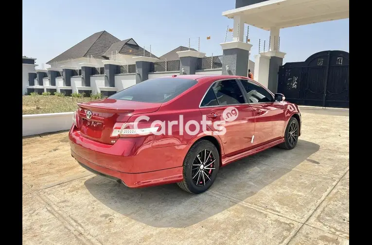 SUPER CLEAN 2010 KEYLESS TOYOTA CAMRY SE - 4/5