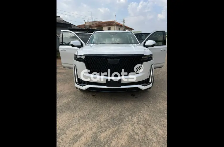 Tokunbo 2023 Cadillac Escalade 600 (Black Badge)