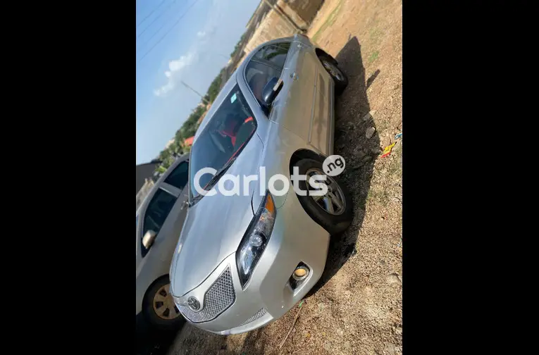 2010 TOYOTA CAMRY LE - 4/5