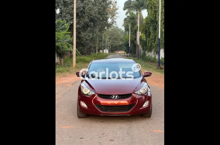 SUPER CLEAN 2013 HYUNDAI ELANTRA