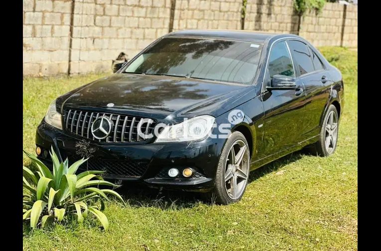 SUPER CLEAN 2012 MERCEDES BENZ C300