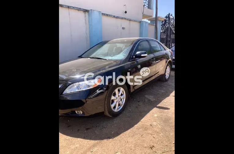 SUPER CLEAN 2008 TOYOTA CAMRY - 2/5