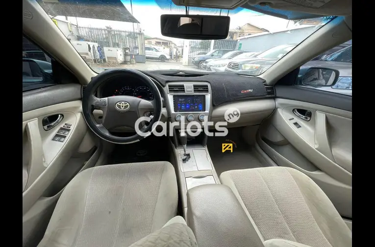 2010 Toyota Camry LE Premium - 2/5