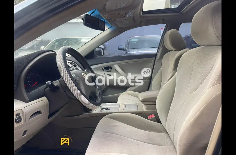 2010 Toyota Camry LE Premium - 3/5