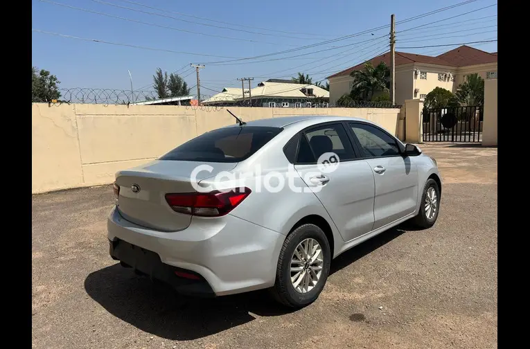 WAS BOUGHT BRAND NEW 2019 KIA RIO - 4/5