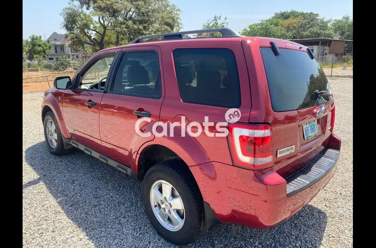 SUPER CLEAN 2009 FORD ESCAPE - 2/5