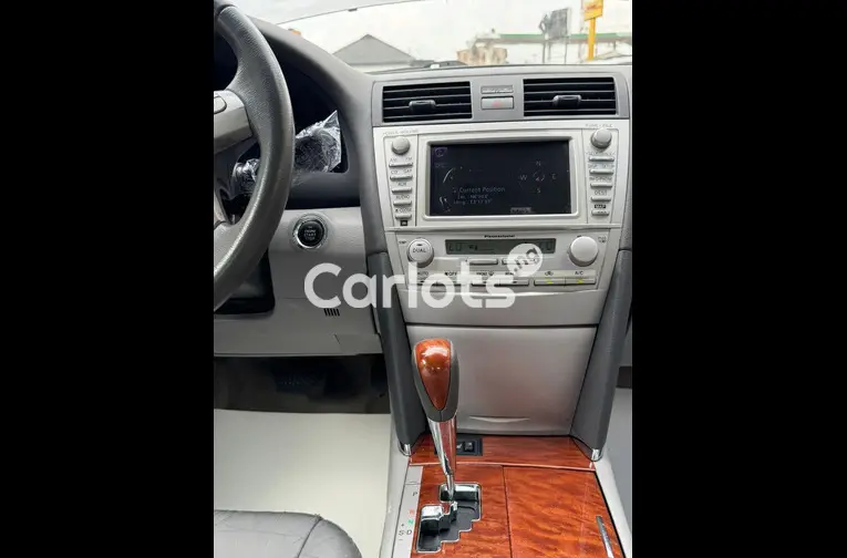 2010 Toyota Camry XLE Toks - 2/5