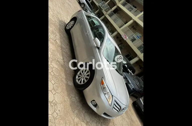 2010 Toyota Camry XLE Toks - 3/5