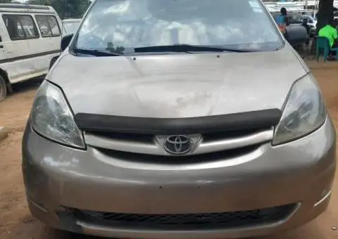 Used 2006 Toyota Sienna - 1/5