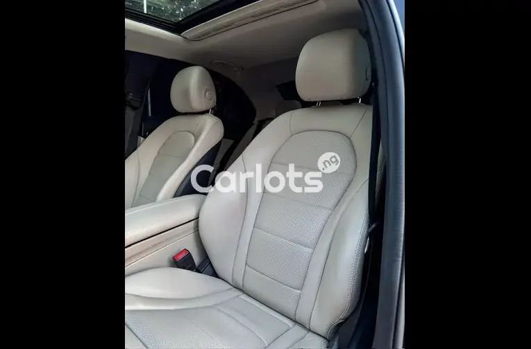 FOREIGN USED 2019 MERCEDES BENZ C300 - 4/5