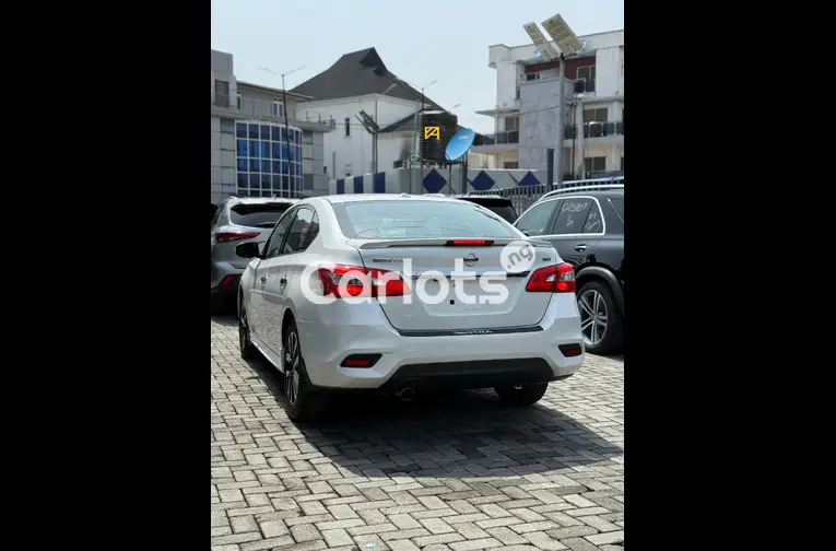 2016 Nissan Sentra SR - 5/5