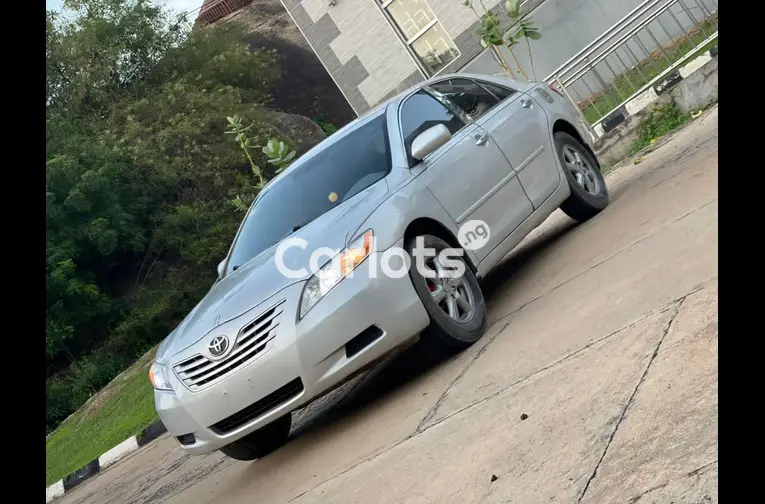 REGISTERED TOYOTA CAMRY XLE - 5/5