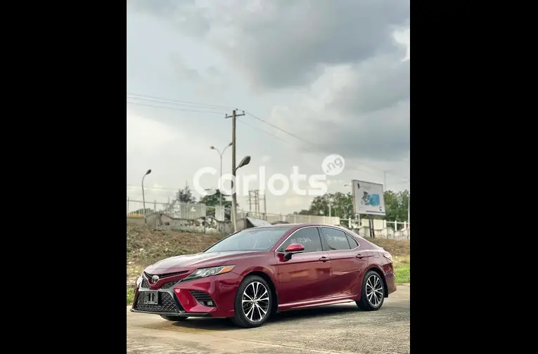 FOREIGN USED 2018 TOYOTA CAMRY SE - 1/5